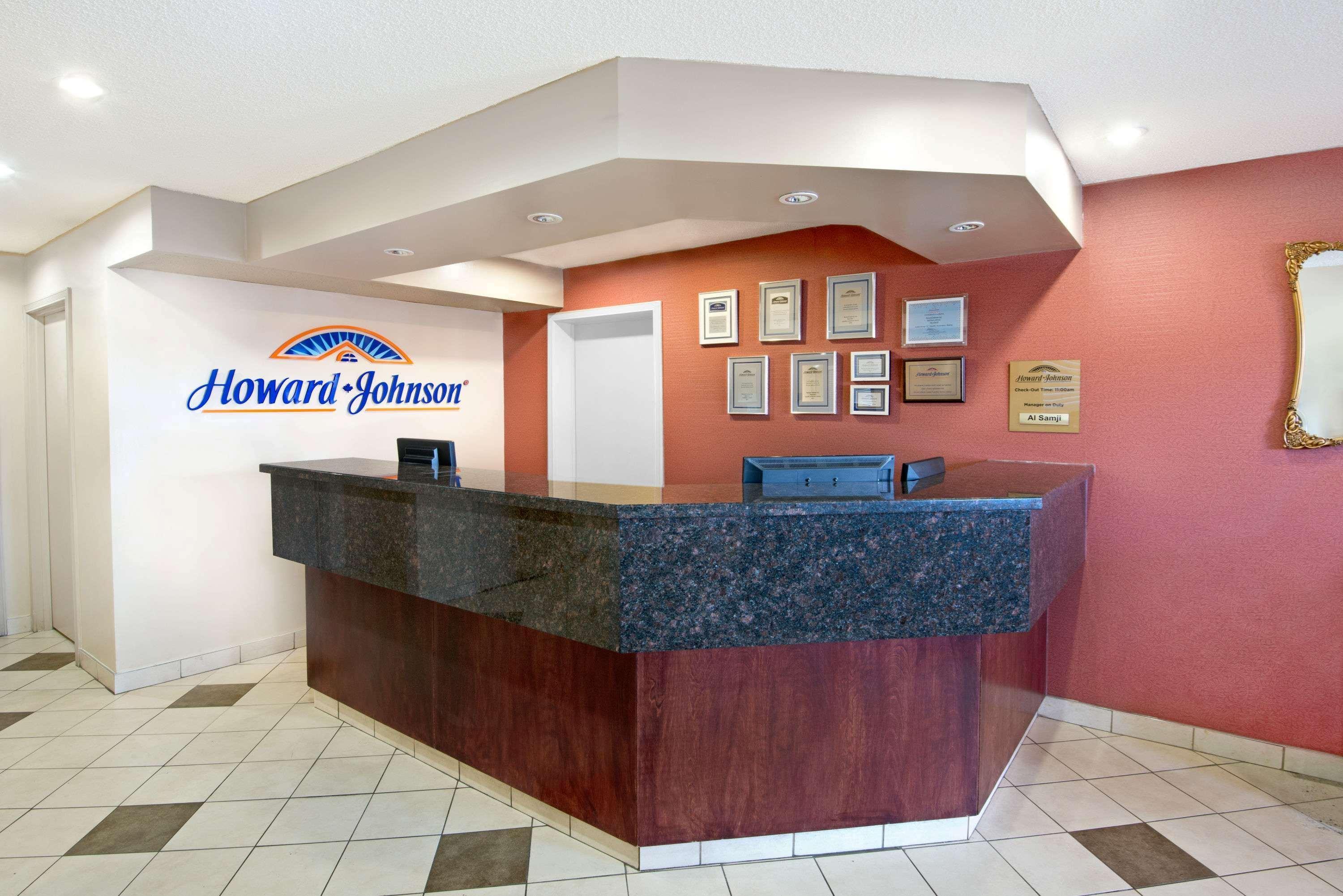 Howard Johnson By Wyndham Red Deer Penhold Buitenkant foto