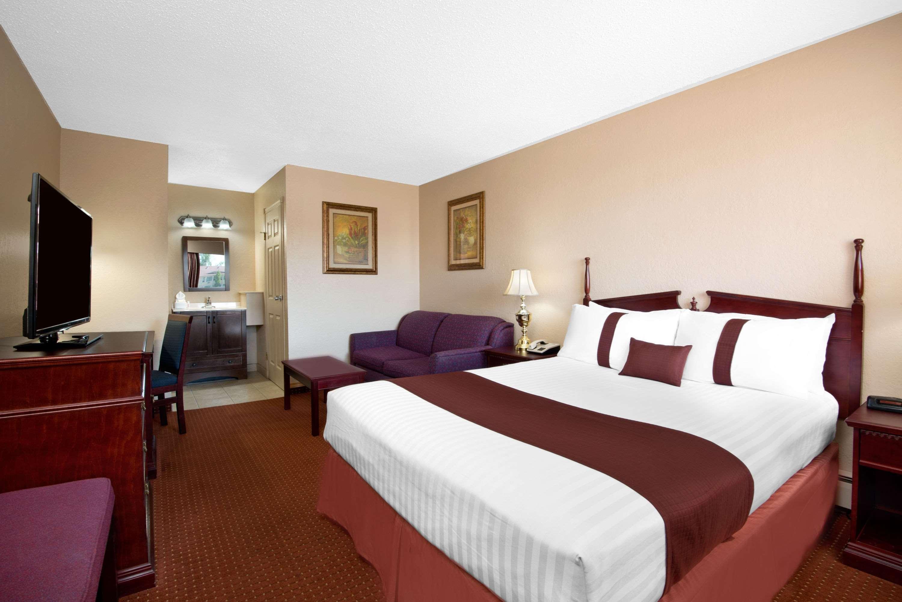 Howard Johnson By Wyndham Red Deer Penhold Buitenkant foto