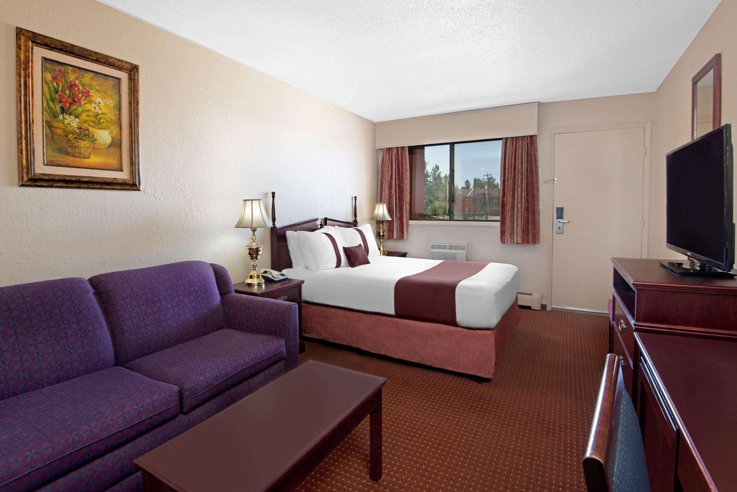 Howard Johnson By Wyndham Red Deer Penhold Buitenkant foto