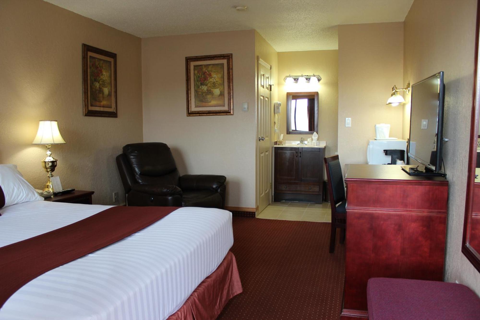 Howard Johnson By Wyndham Red Deer Penhold Buitenkant foto