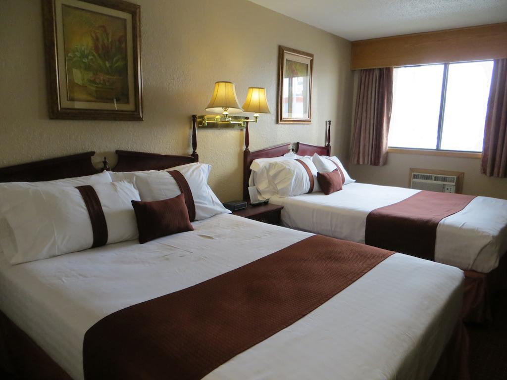 Howard Johnson By Wyndham Red Deer Penhold Buitenkant foto