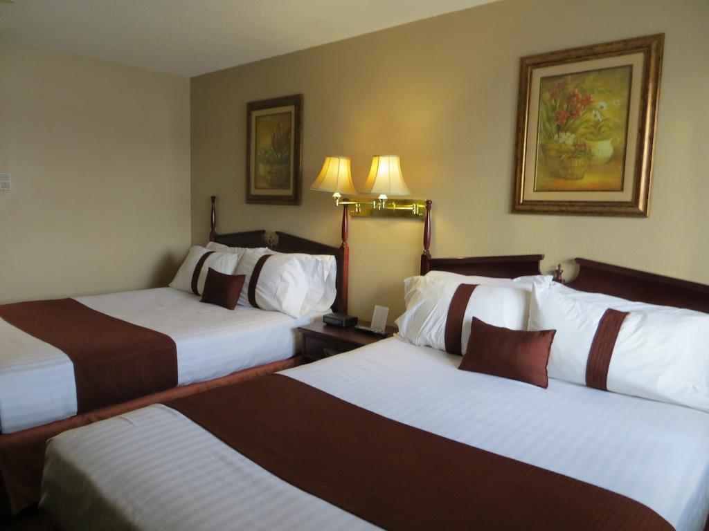 Howard Johnson By Wyndham Red Deer Penhold Buitenkant foto