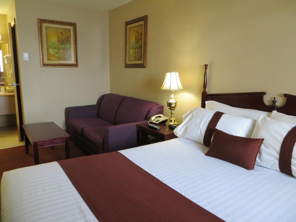 Howard Johnson By Wyndham Red Deer Penhold Buitenkant foto