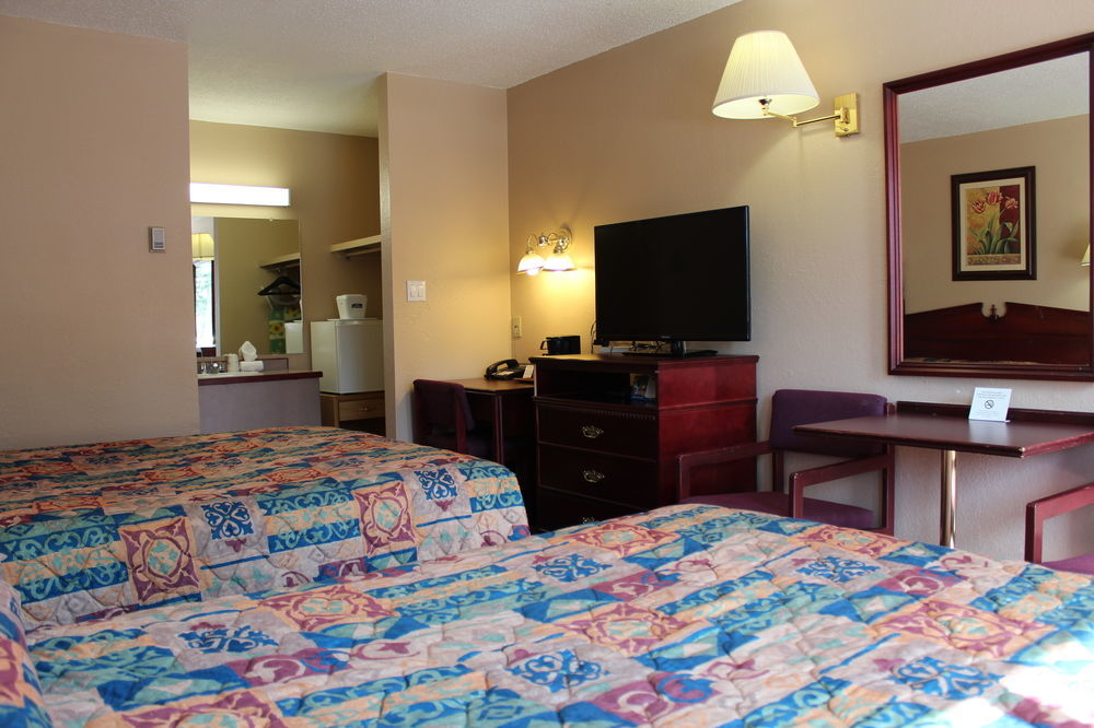 Howard Johnson By Wyndham Red Deer Penhold Buitenkant foto