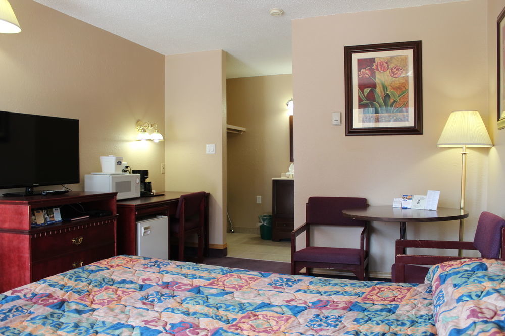 Howard Johnson By Wyndham Red Deer Penhold Buitenkant foto