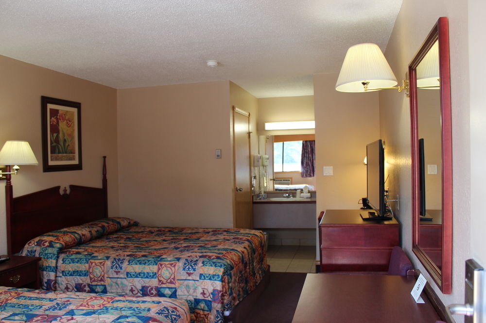 Howard Johnson By Wyndham Red Deer Penhold Buitenkant foto