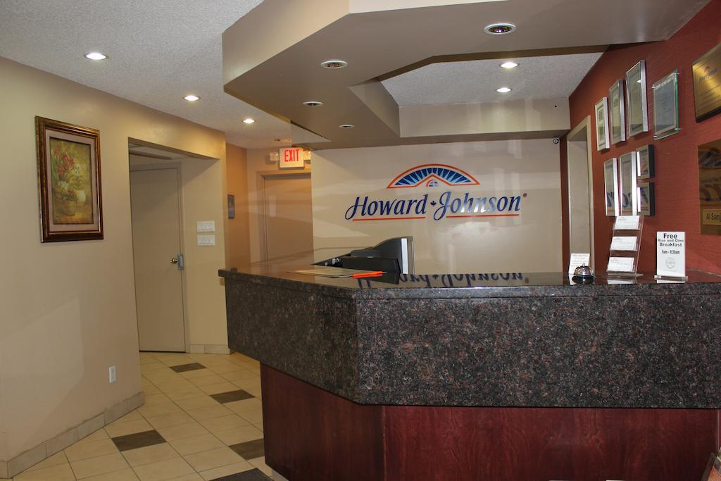 Howard Johnson By Wyndham Red Deer Penhold Buitenkant foto