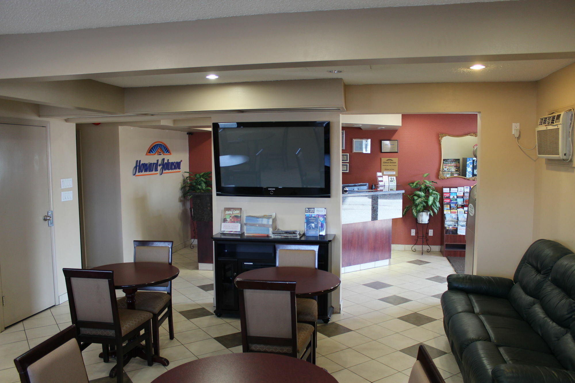 Howard Johnson By Wyndham Red Deer Penhold Buitenkant foto