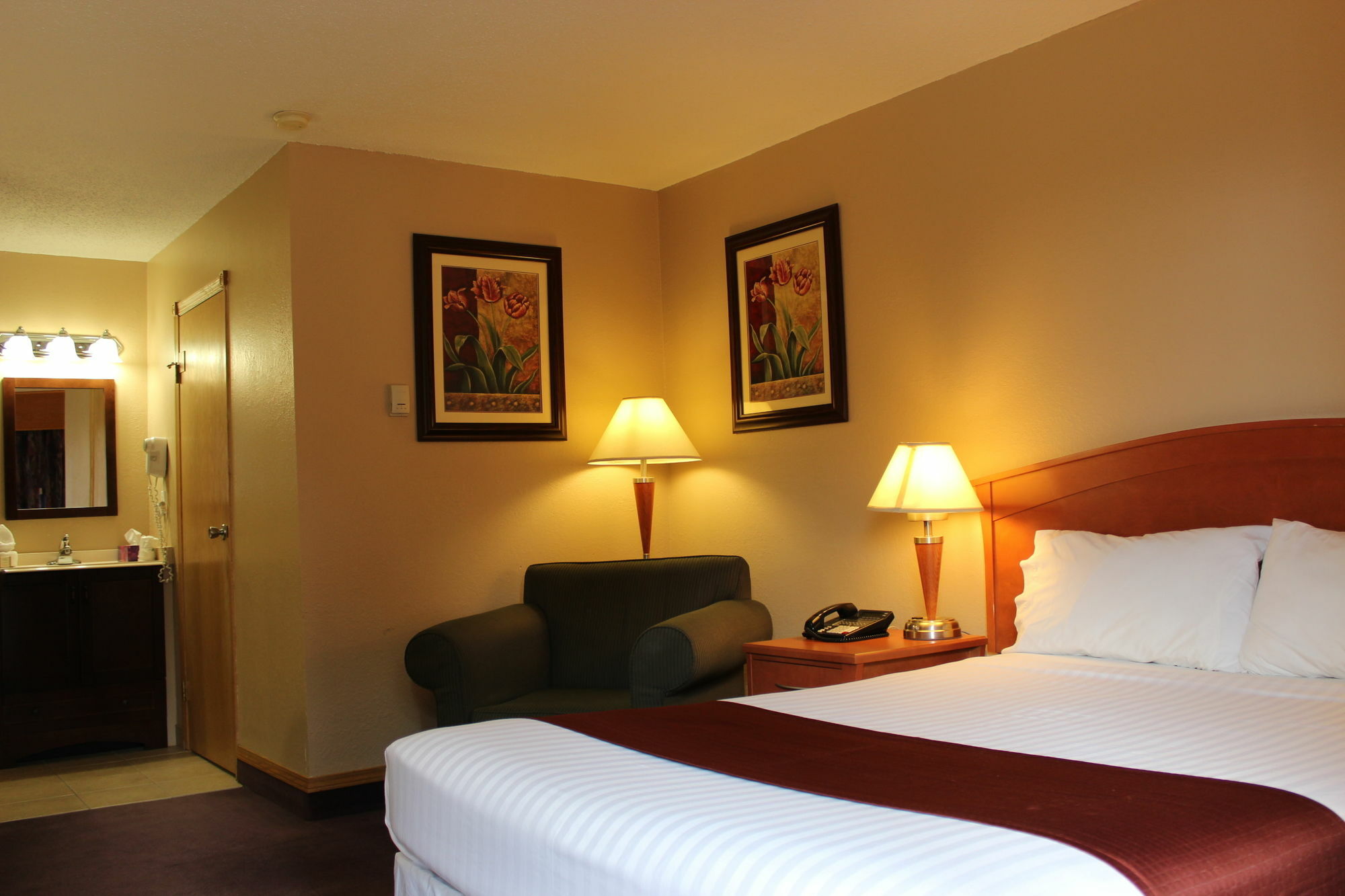 Howard Johnson By Wyndham Red Deer Penhold Buitenkant foto
