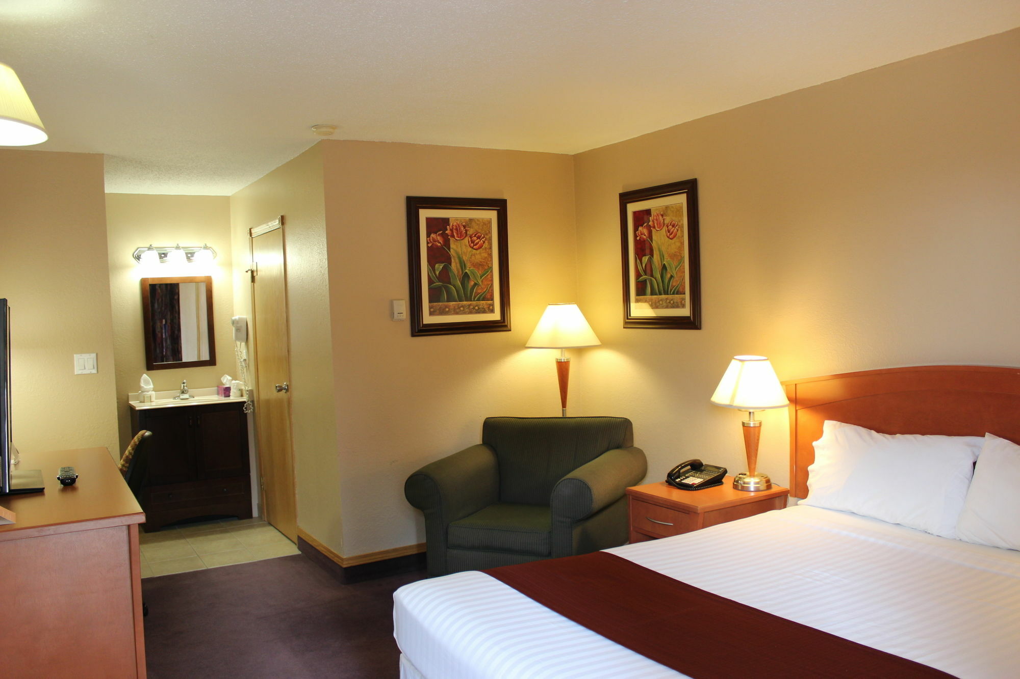 Howard Johnson By Wyndham Red Deer Penhold Buitenkant foto